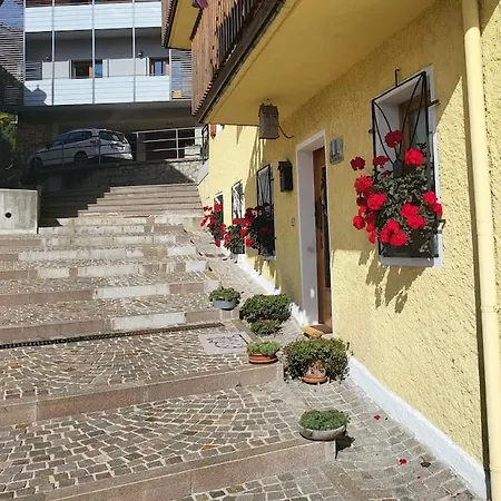 In Cima Alla Contrada Apartment *