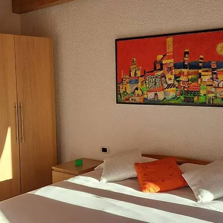 Apartment In Cima Alla Contrada