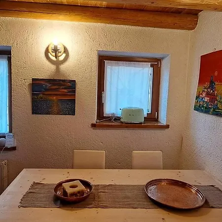 公寓 In Cima Alla Contrada 皮耶韦迪卡多雷